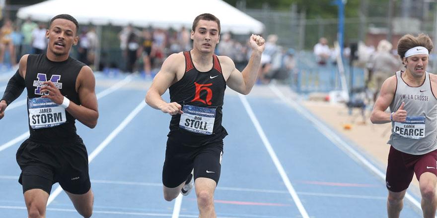 Stoll runs in between two other runners during NCAA Division III championships