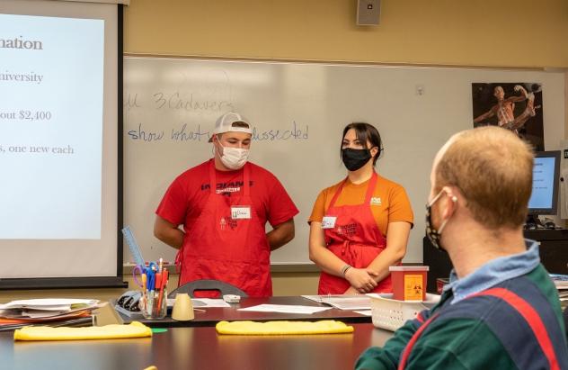 Upper-level bio students-turned lab tour guides share their experiences with campus audiences.