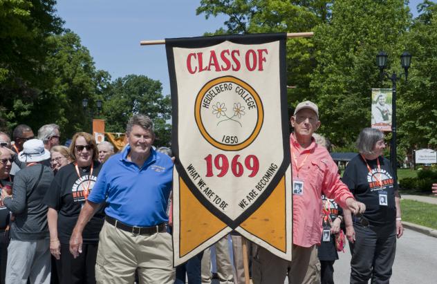 Alumni weekend parade