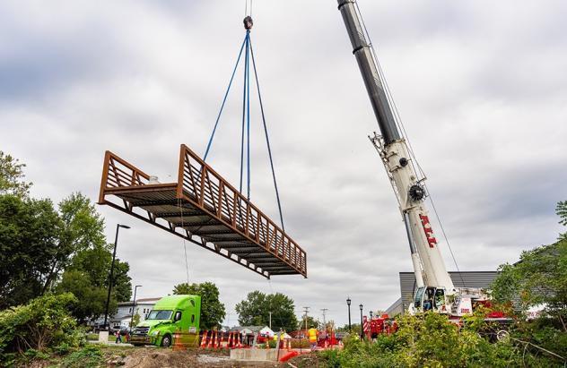 Farmen footbridge install 9=26